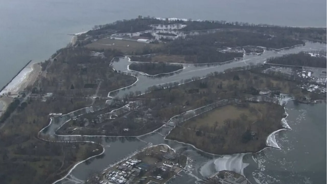 Man dies after falling through ice in Lake Ontario: police