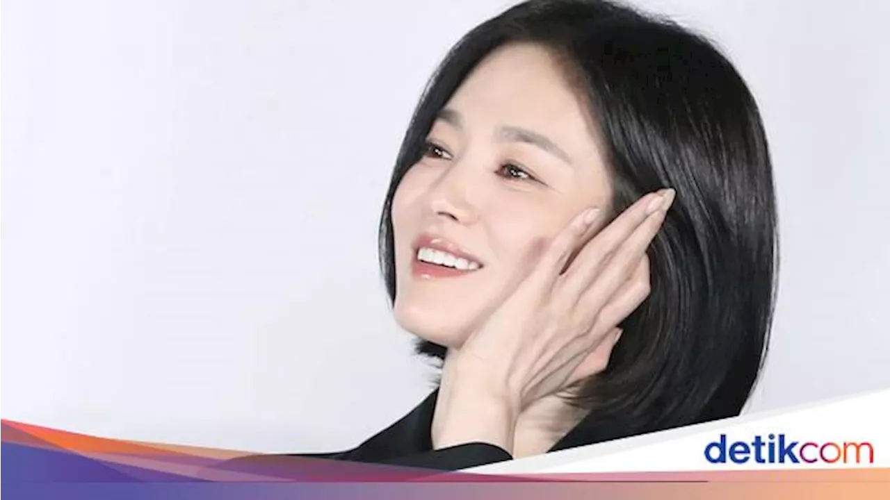 Song Hye Kyo Cuek Baca Komentar Baca Netizen, Tapi...