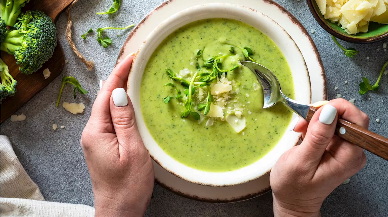 Brokkoli-Parmesan-Suppe: Cremiger Low Carb Genuss