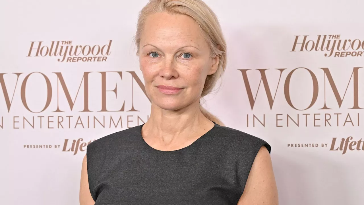 Pamela Anderson séduit à New York avec un look naturel