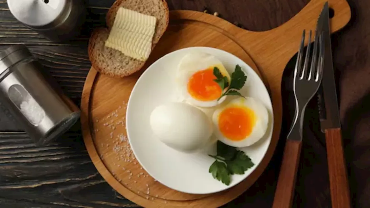 Boiled Egg खाने के हैं शौकीन तो बीच में रखकर खा लें ये एक चीज, 30 दिन में दिखेंगे हैरतअंगेज फायदे