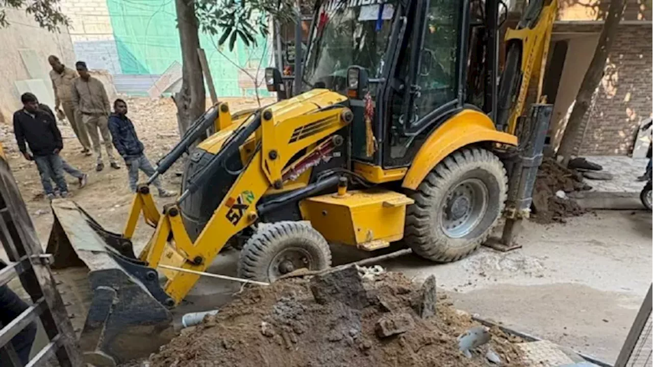 Bulldozer Action: गुरुग्राम में फिर गरजा बुलडोजर, आंखें के सामने टूटते गए घरों के रैंप; कुछ नहीं कर पाए लोग