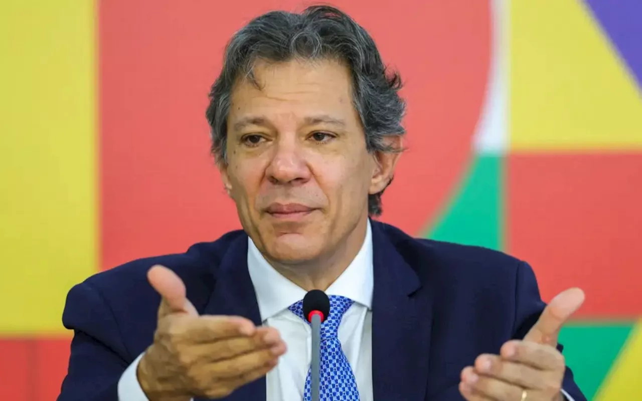 Haddad desmente fake news criadas sobre taxação de Pix, compra de dólares e pets