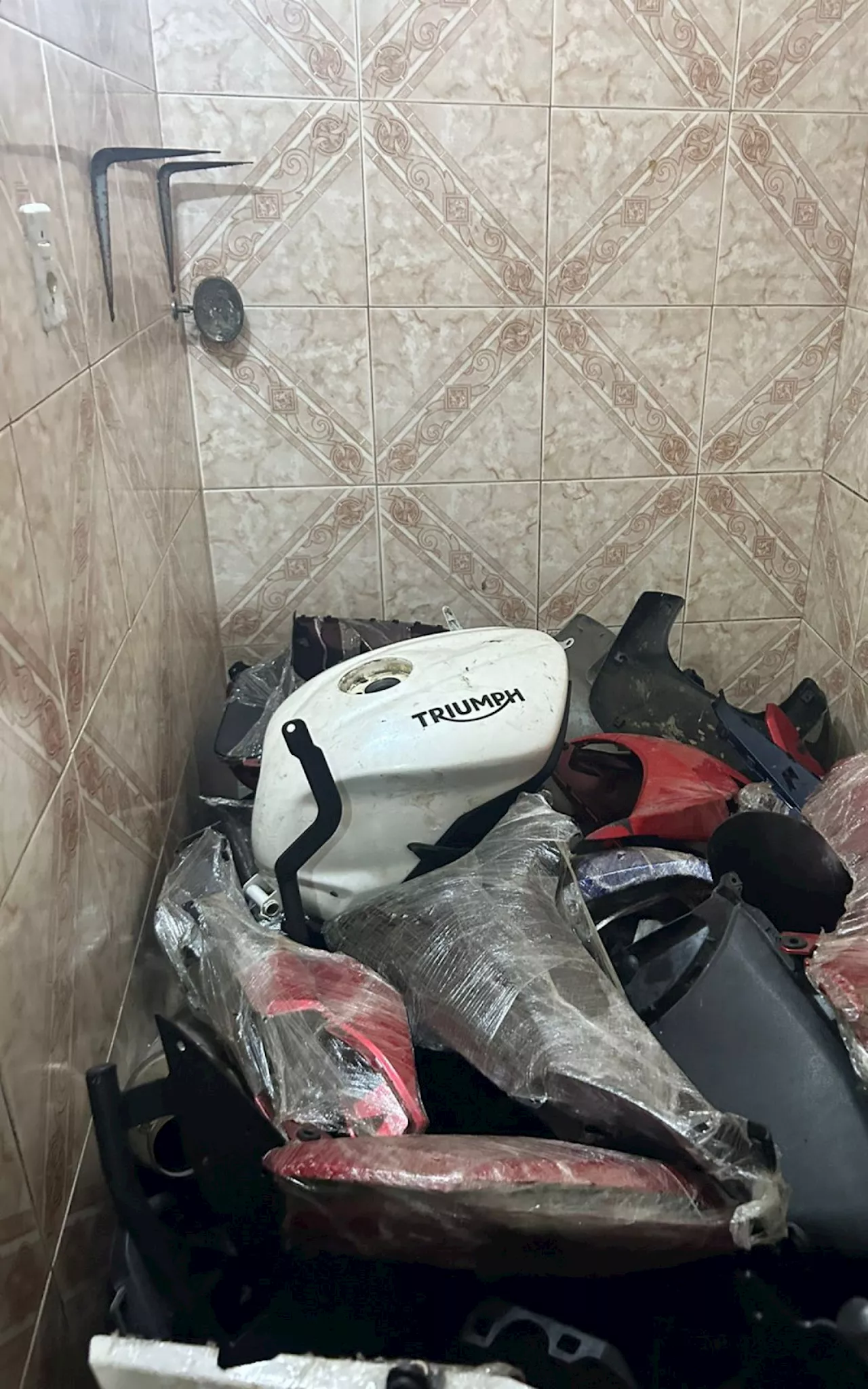 PM encontra desmanche de motos de alta cilindrada no Complexo da Maré