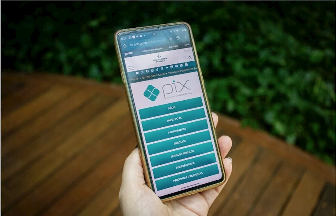 Receita Federal alerta para golpes com cobrança de falsa taxa sobre Pix