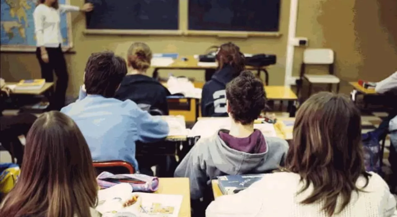 Professoressa salva la vita di un'alunna: «Stava soffocando davanti ai compagni, due minuti di ritardo e chiss