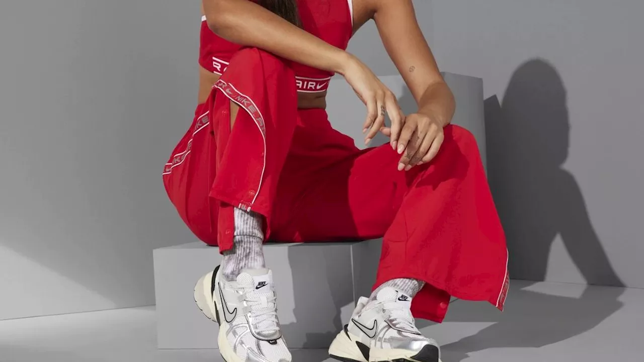 Cette paire de Nike très stylée est en promotion aujourd’hui (les Parisiens se l’arrachent)