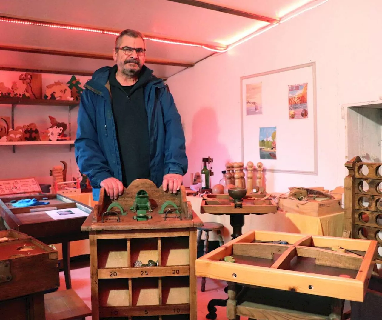 Dans son atelier dans la Somme, Patrick Corbel transforme le bois recyclé en jeux traditionnels