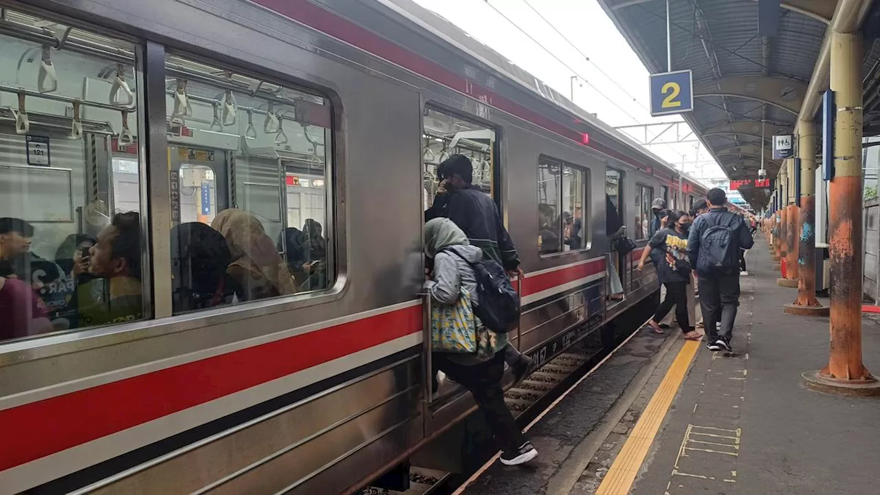 Penumpang KRL Bingung Stasiun Karet Bakal Ditutup: Bikin Perjalanan Makin Jauh