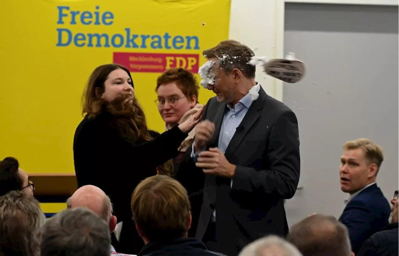 Nach Tortenwurf auf Christian Lindner: Ein Schild soll ihn bei seinem Regensburg-Besuch schützen