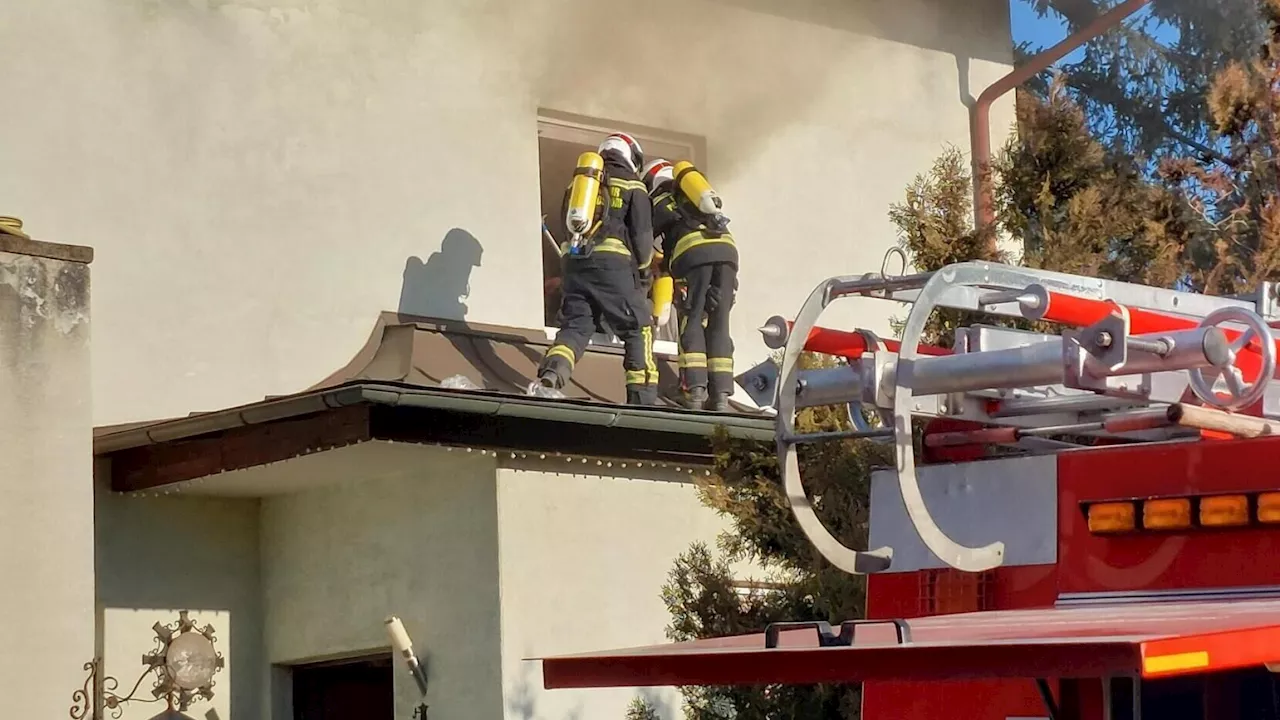 FF Perchtoldsdorf holt Mann aus brennendem Haus