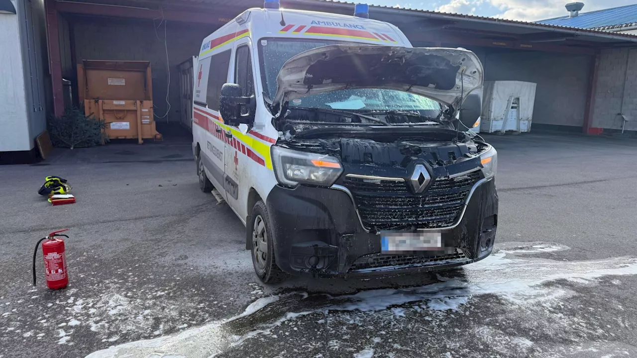 Rettungswagen fing nach Unfall plötzlich Feuer