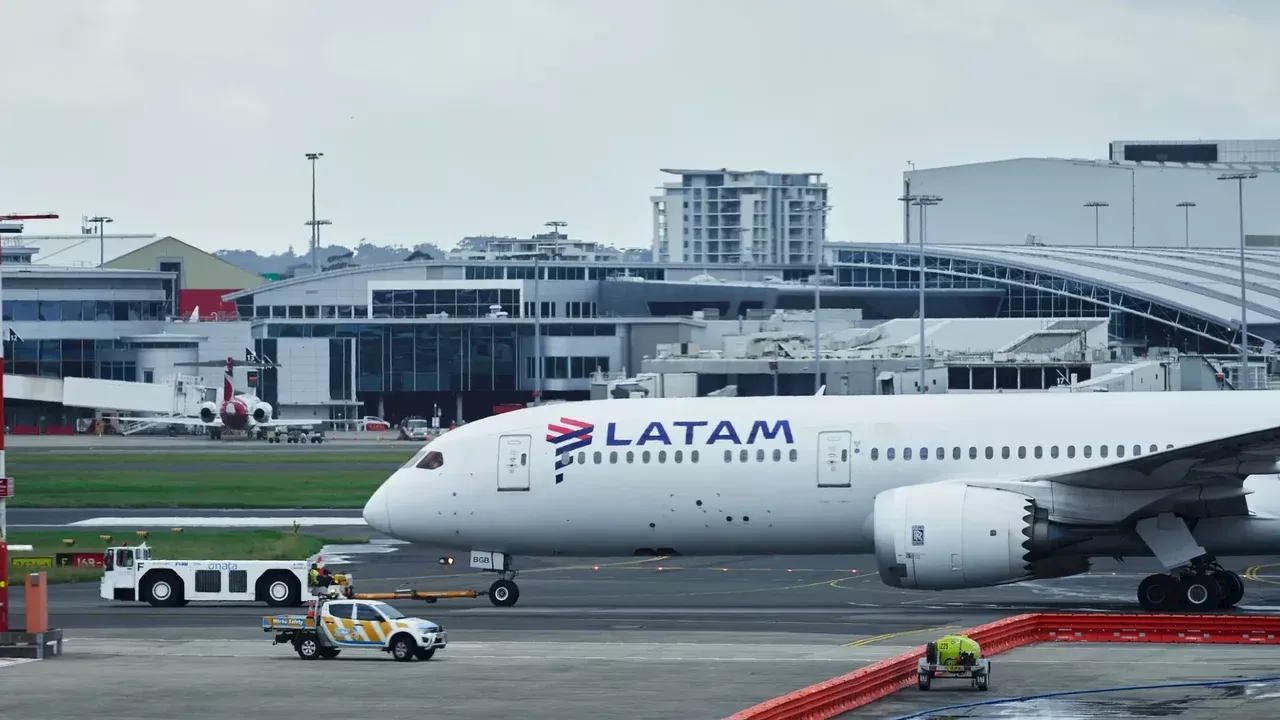 Latam suspendió todos sus vuelos de Bogotá a Caracas por cierre de frontera