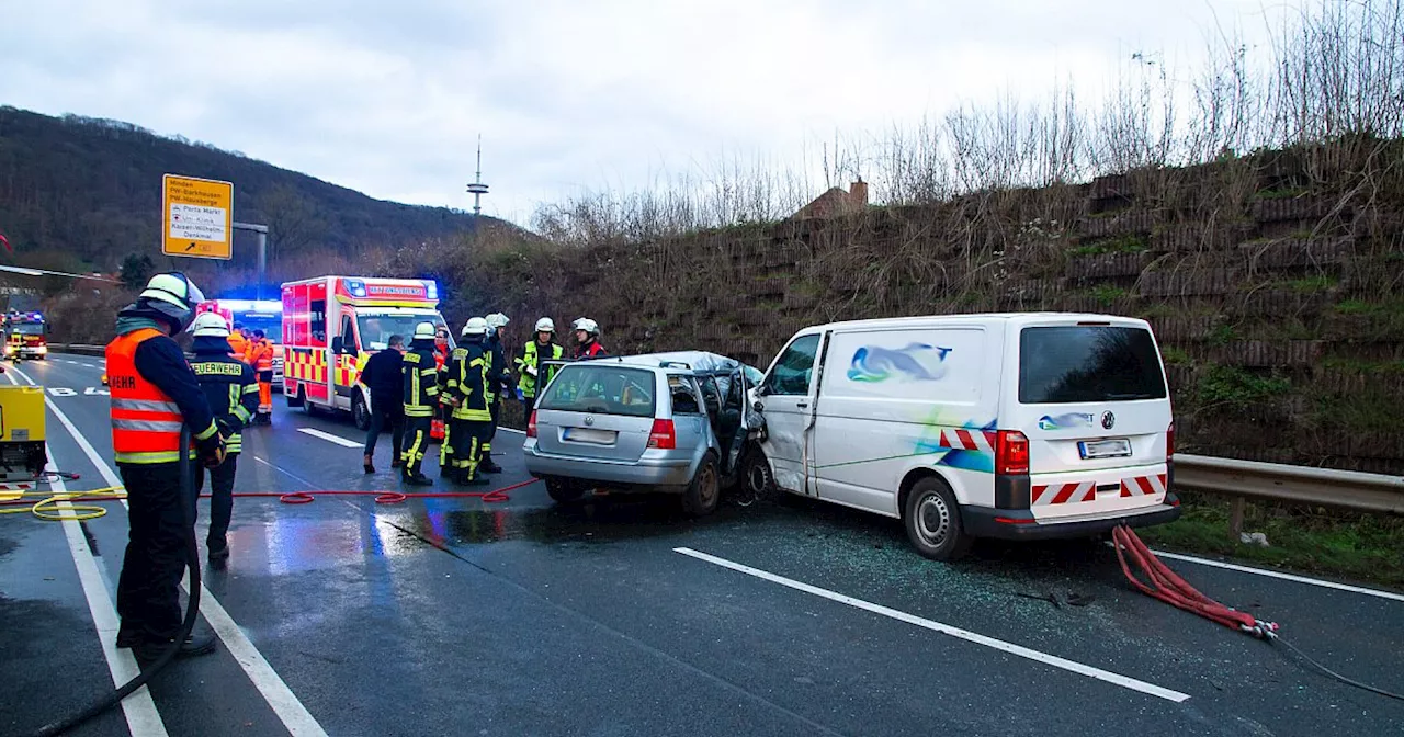 65-Jährige kam ums Leben: Polizei sucht Zeugen für schweren Unfall auf der B482 in Porta Westfalica