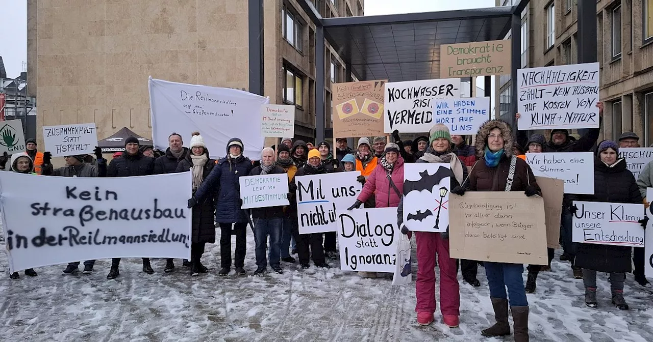 Gütersloher Bewohner wehren sich lautstark gegen Straßen-Ausbau-Pläne