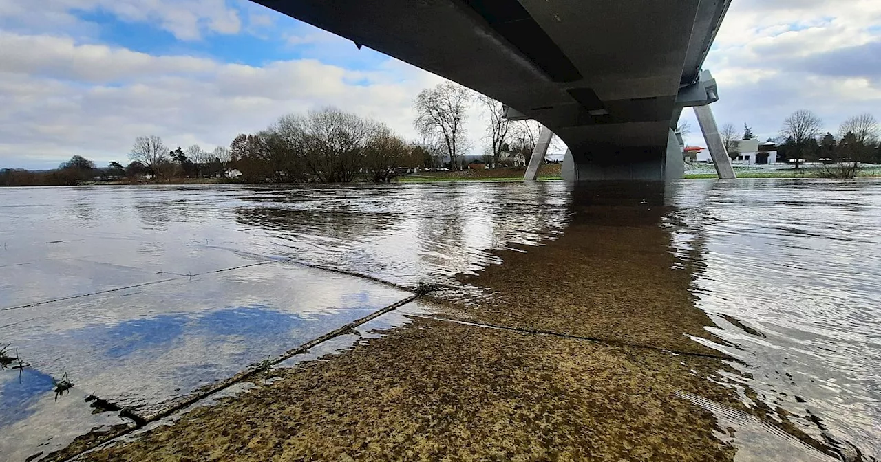 Kreis Höxter: Weser erreicht erste Hochwasserstufe