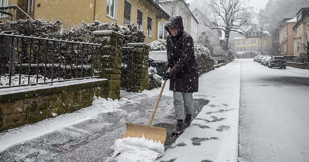 Nach Schneefall in Bielefeld: Wo Bürger selbst zur Schaufel greifen müssen