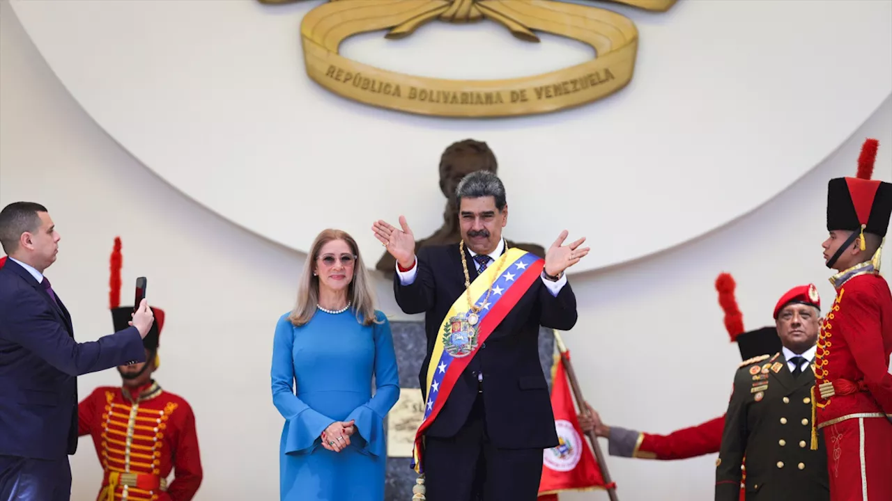 Maduro inicia su tercer mandato con una crisis diplomática y la promesa de reformar la constitución