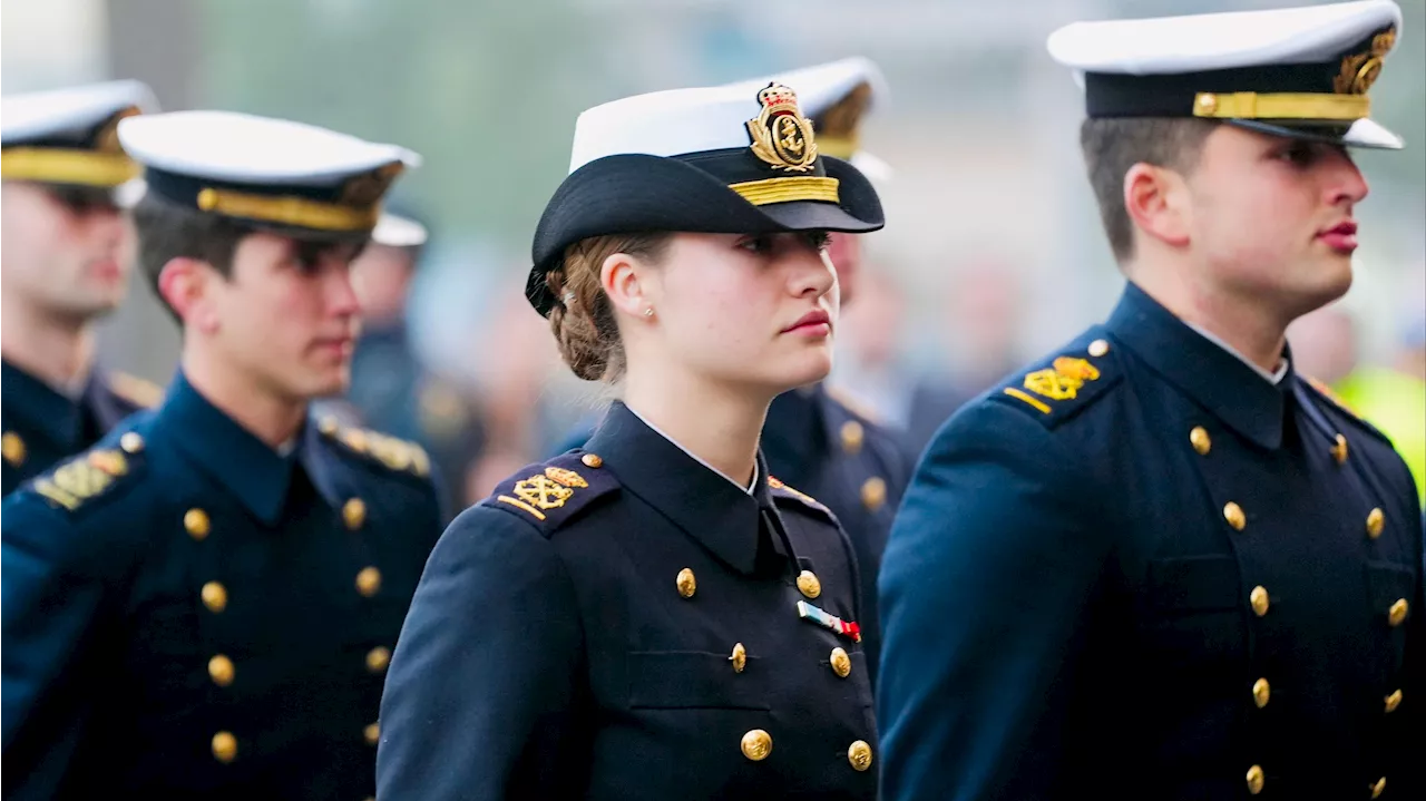 La princesa Leonor asiste a una recepción en el Ayuntamiento de Cádiz antes de zarpar a bordo de 'Elcano'