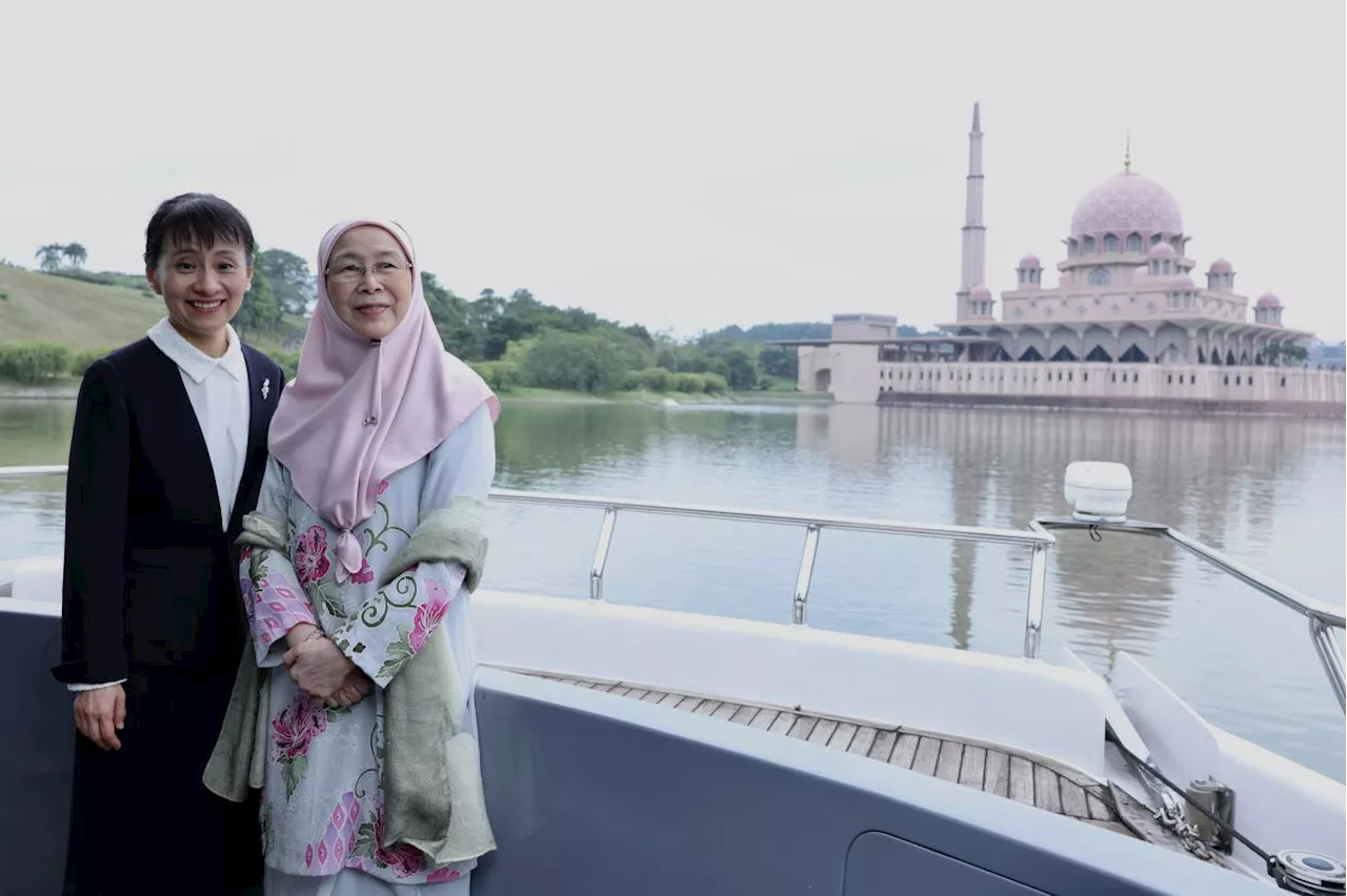 Japan PM’s wife enjoys cruise around Putrajaya Lake