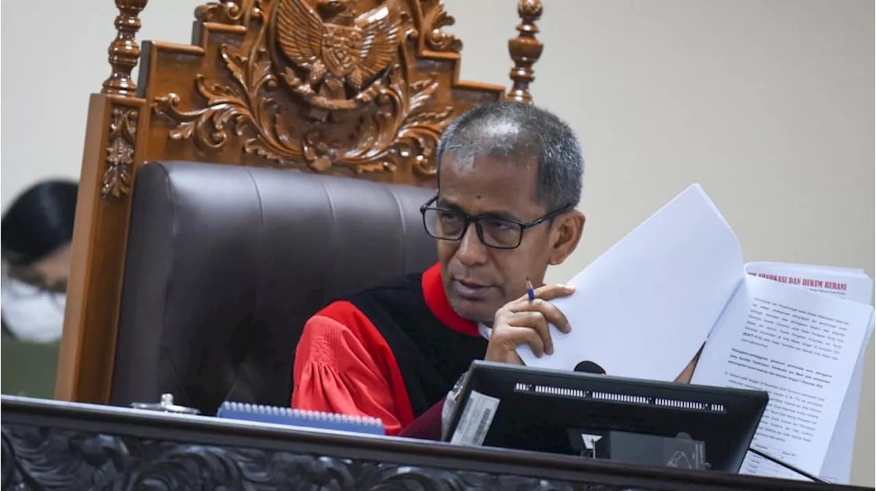 Gurauan Hakim Saldi Isra dalam Sidang Sengketa Pilkada: Pakai Batu Bacan Nggak?