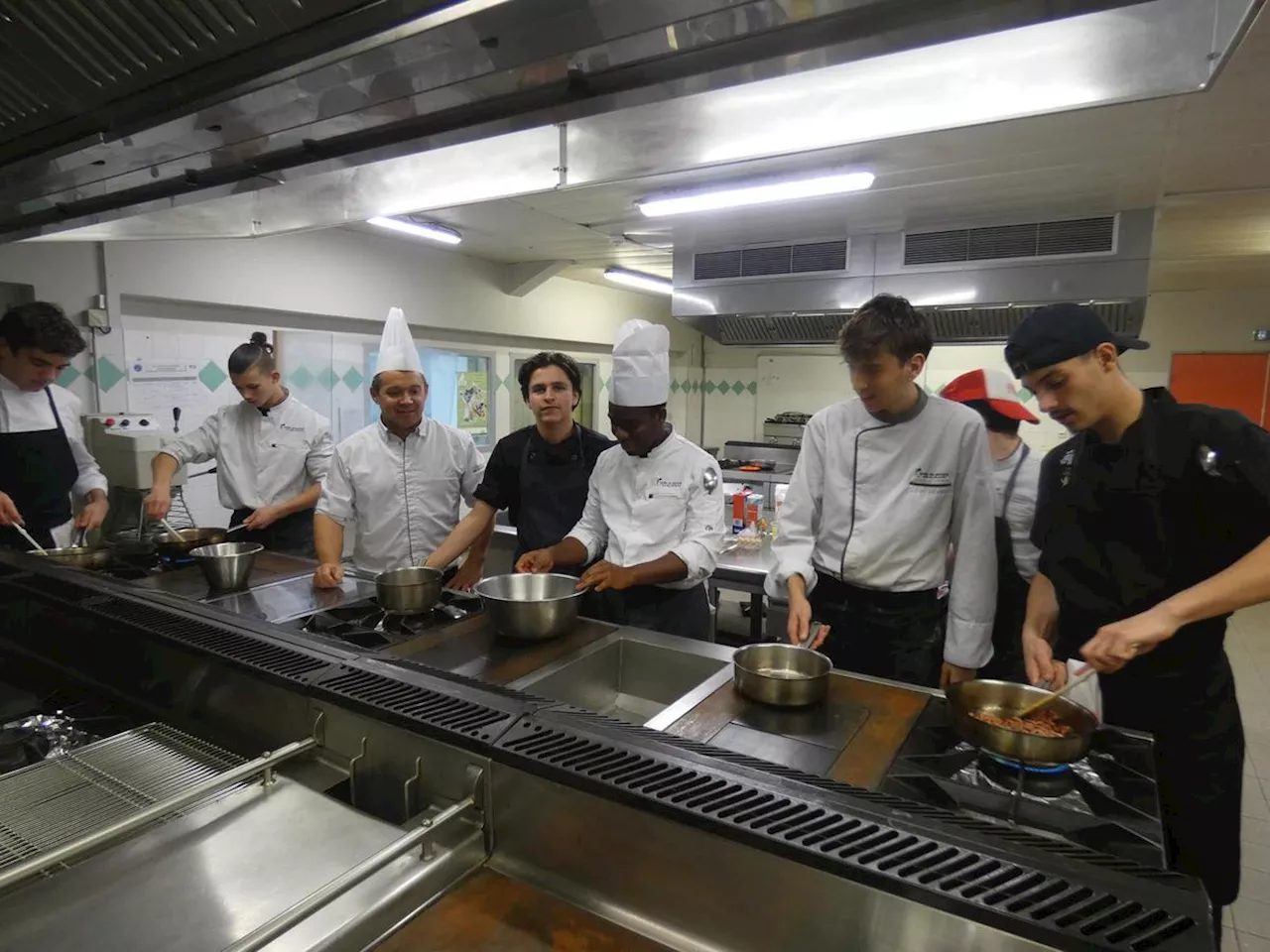 Saint-Jean-Pied-de-Port : des chefs au lycée de Navarre pour une immersion gastronomique unique