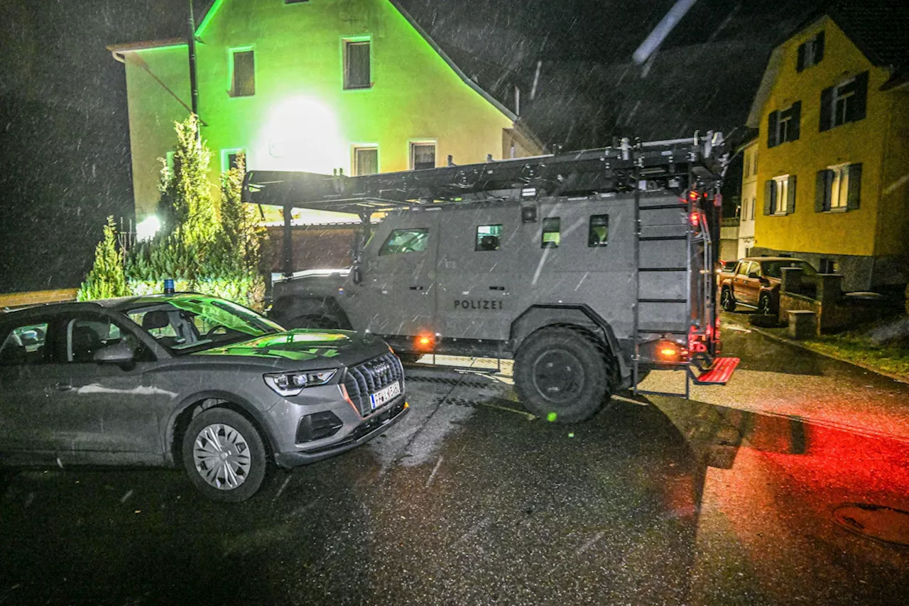 Polizei räumt Horb am Neckar Haus von Reichsbürger-Mitglied