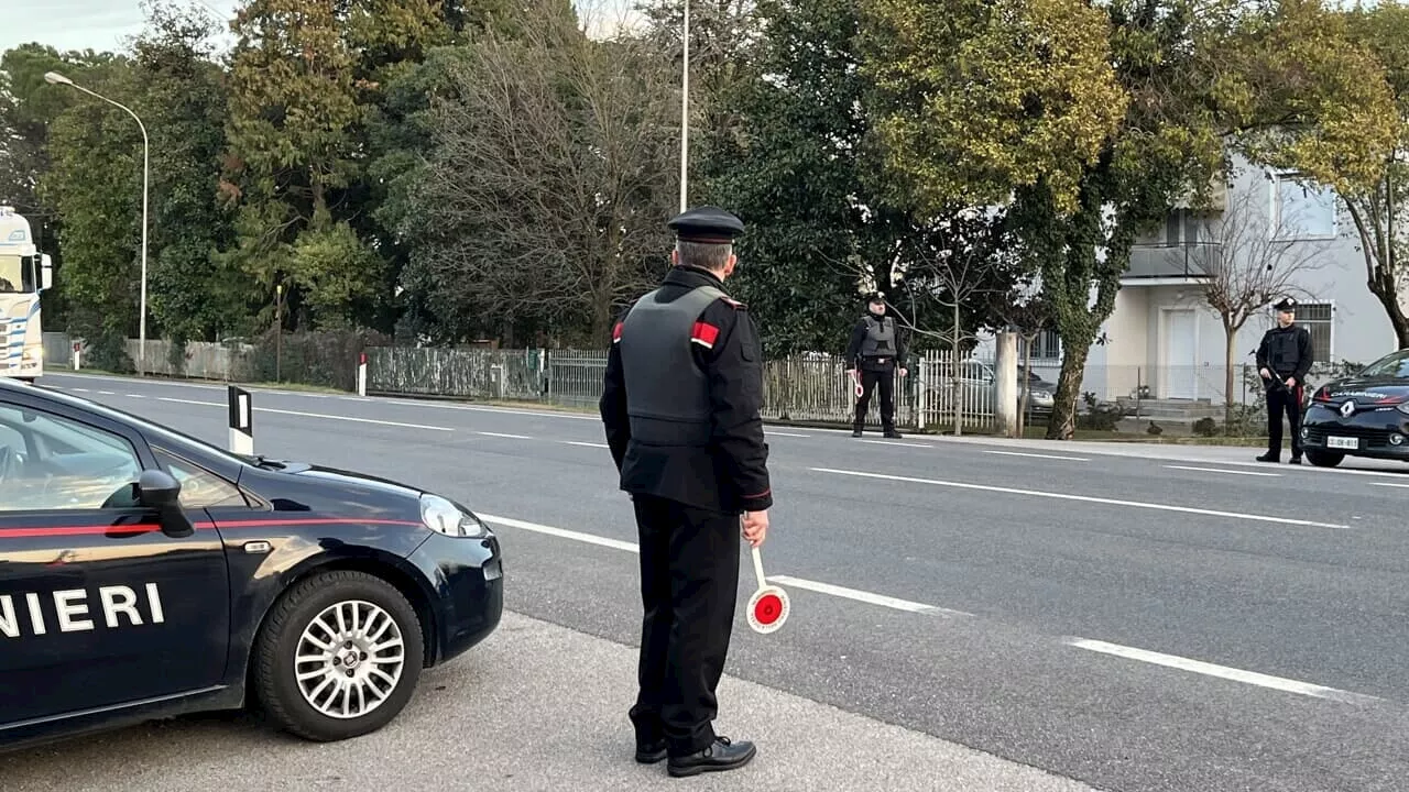 Non si ferma all’alt, 26enne in fuga a tutta velocità nel centro abitato (anche contromano)