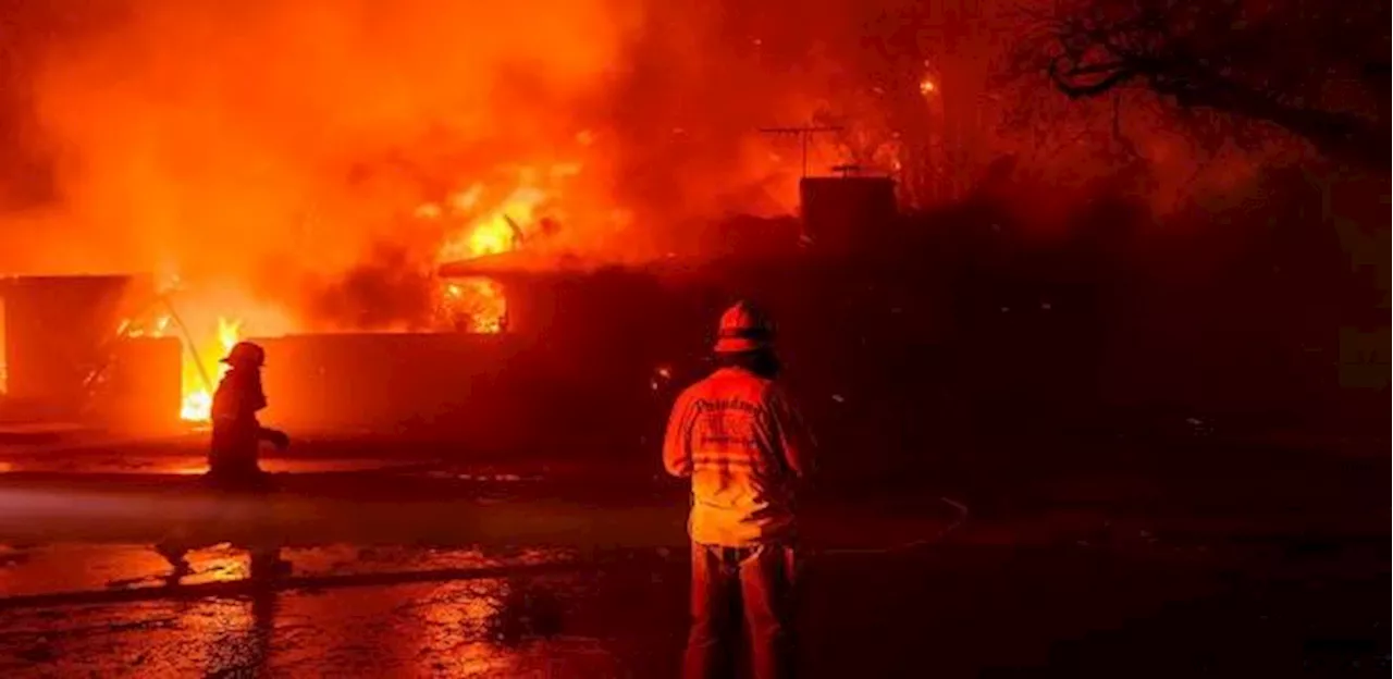 EUA: Ventos têm 'força de furacão' e incêndio é 'pesadelo' para bombeiros