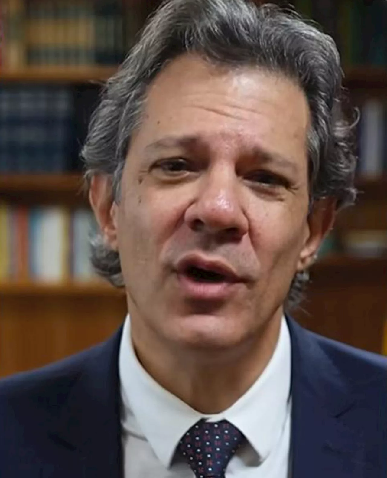 AGU dá ao Facebook 24 horas para remover vídeo adulterado de Haddad