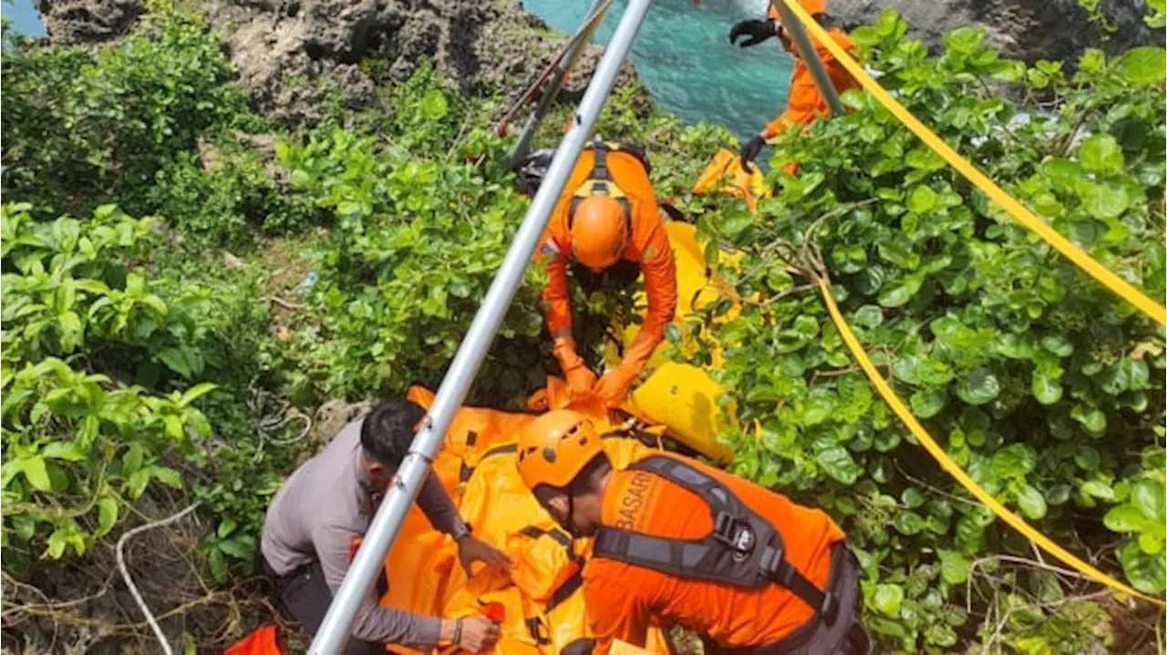 Korban Terjun dari Tebing Uluwatu Bali