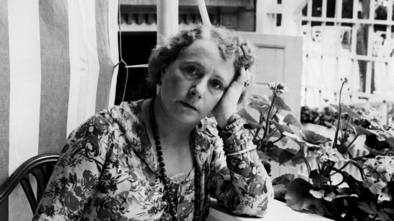 Margherita Sarfatti, amante di Mussolini e non solo: chi era la prima critica d'arte italiana e giornalista