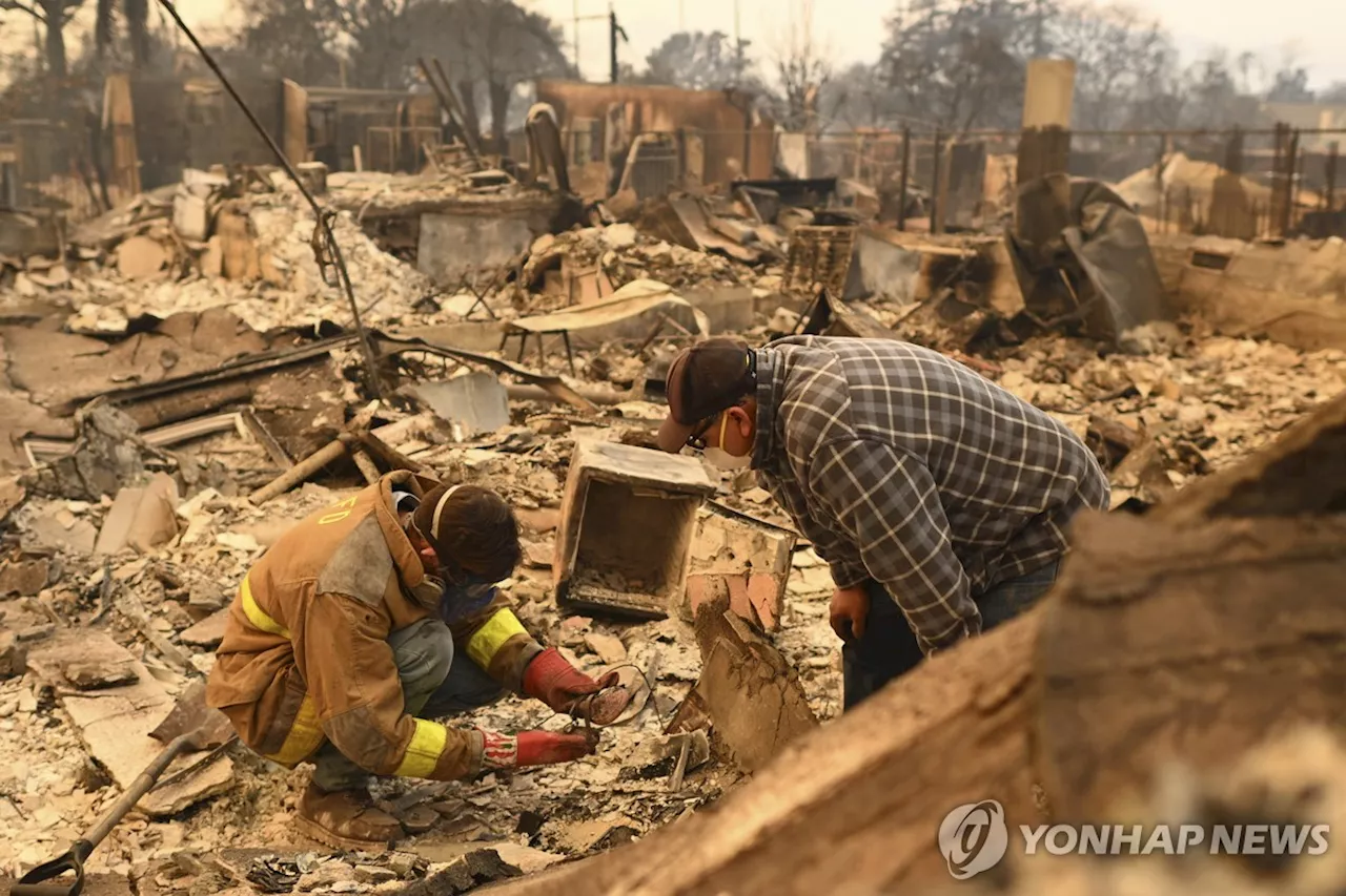 LA 산불 사흘째…주택가 계속 삼켜 최소 10명 사망·18만명 대피(종합)