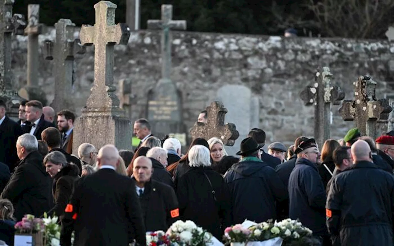 Jean-Marie Le Pen sepolto nella tomba di famiglia