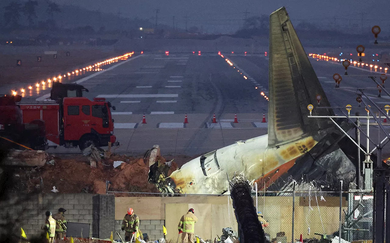 Cajas negras del avión de Jeju Air dejaron de grabar 4 minutos antes del accidente