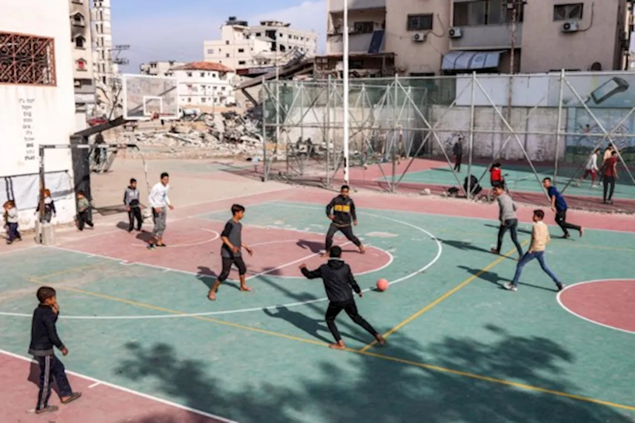 Van het stadion naar het slagveld: voetbalcommentator Abubaker Abed in Gaza werd oorlogsjournalist