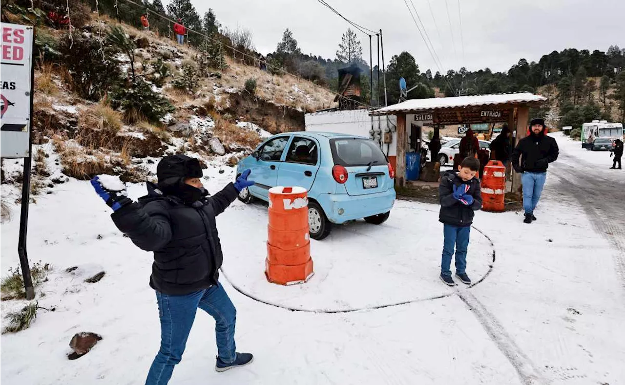 Nevado de Toluca: Cientos de visitantes ignoran restricciones por bajas temperaturas