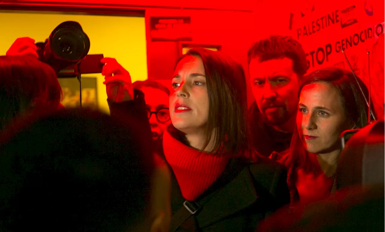 Antifascismo en Lavapiés: Irene Montero recibe el apoyo del vecindario ante la amenaza de Desokupa