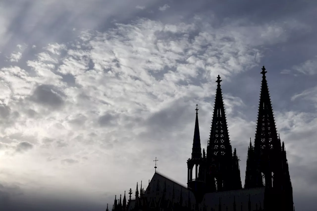 Video aufgetaucht: Kletter-Idioten besteigen den Kölner Dom