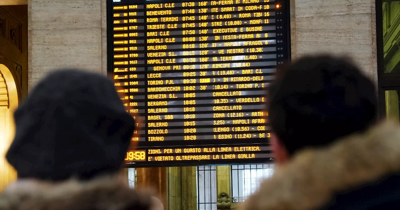 Milano, treni bloccati per un guasto elettrico: ritardi fino a tre ore, caos in stazione Centrale