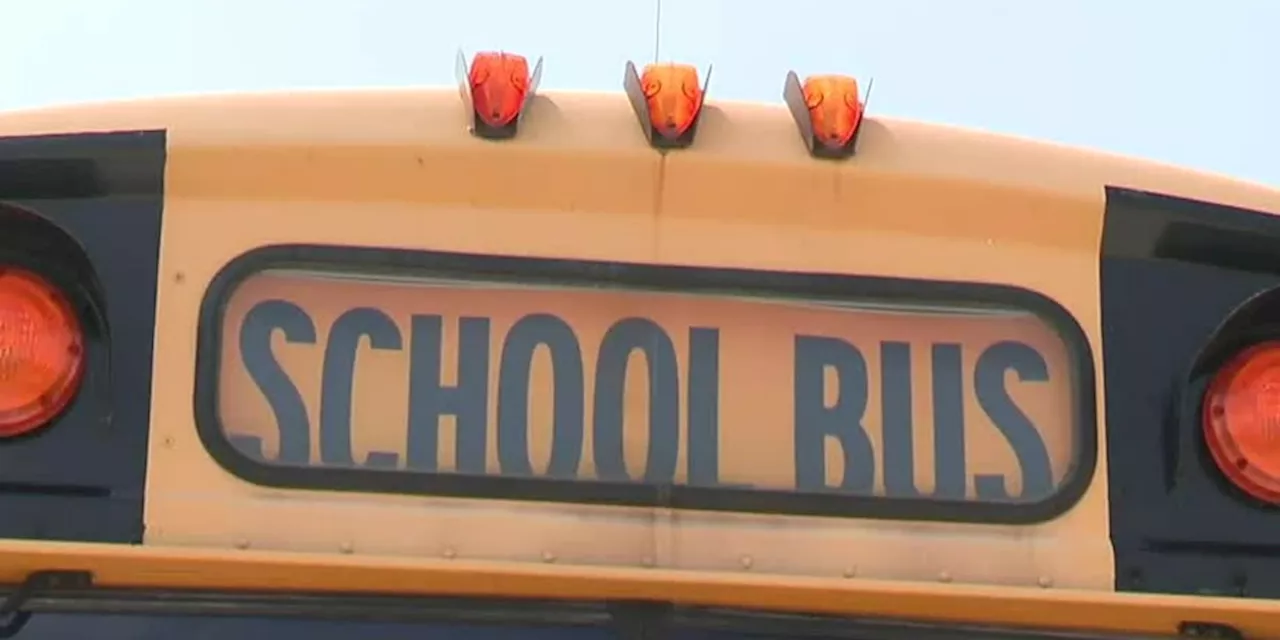 2 Florida students injured in crash involving school bus, 2 cars