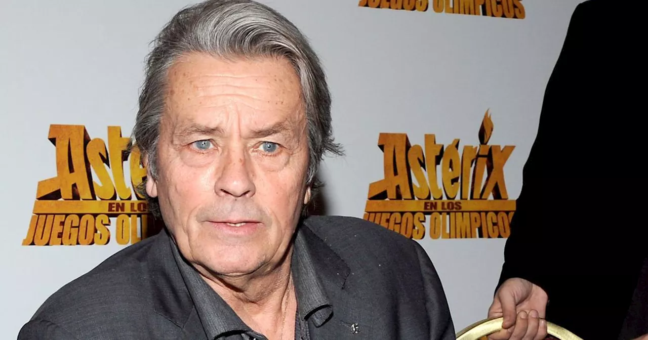 Alain Delon dans Astérix aux Jeux Olympiques : les clauses hallucinantes de son contrat dévoilées