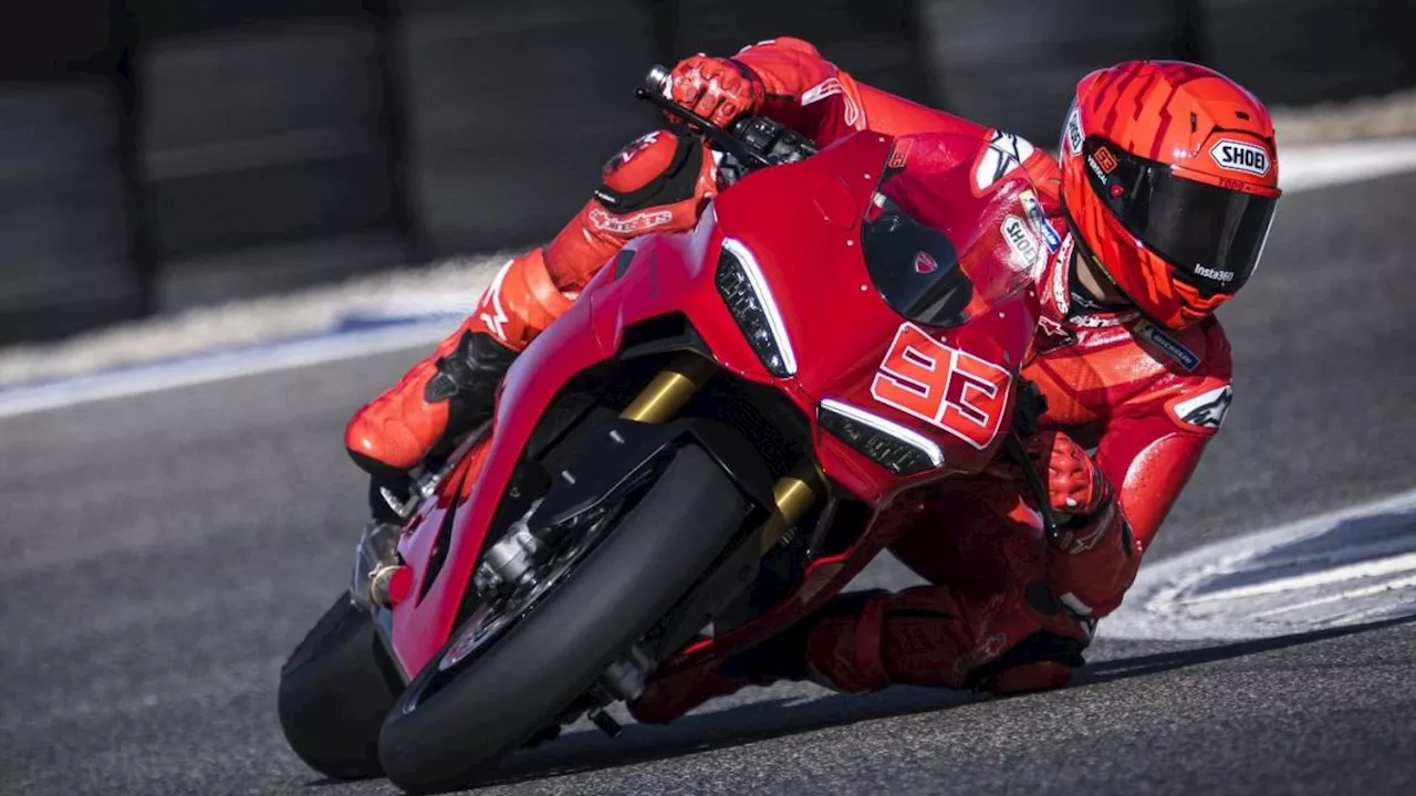 Marc Marquez vola con la nuova Ducati Panigale V2 a Valencia