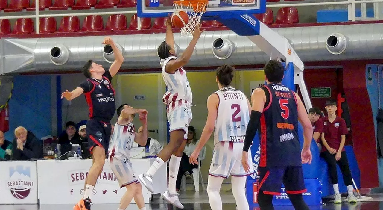 La Sebastiani paga il pessimo avvio e finisce ko contro Milano: 56-66. Foto