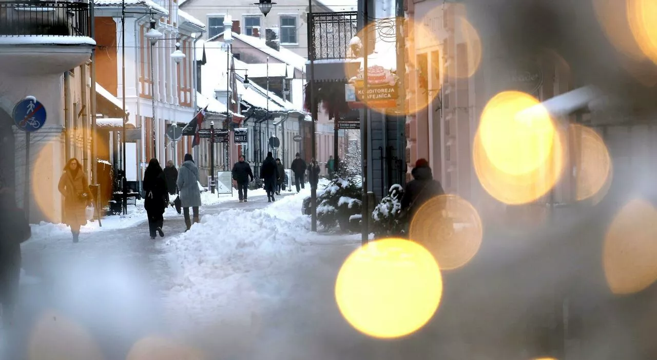 Roma, neve in arrivo (con il gelo)? Il meteorologo: «Termometro a zero gradi, ma non ci sono possibilità»