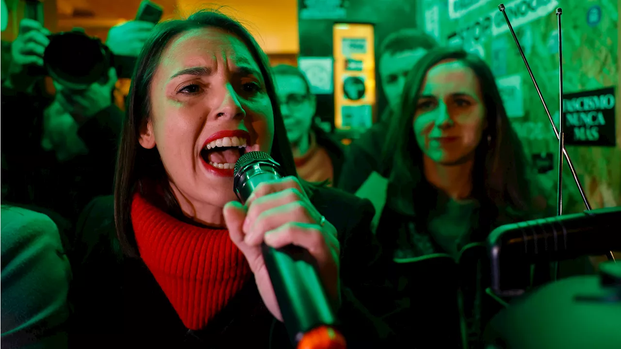 Centenares de personas en la concentración de Lavapiés para apoyar a Irene Montero