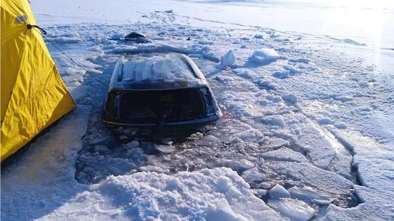 В Бурятии автомобиль провалился под лед в дельте Селенги