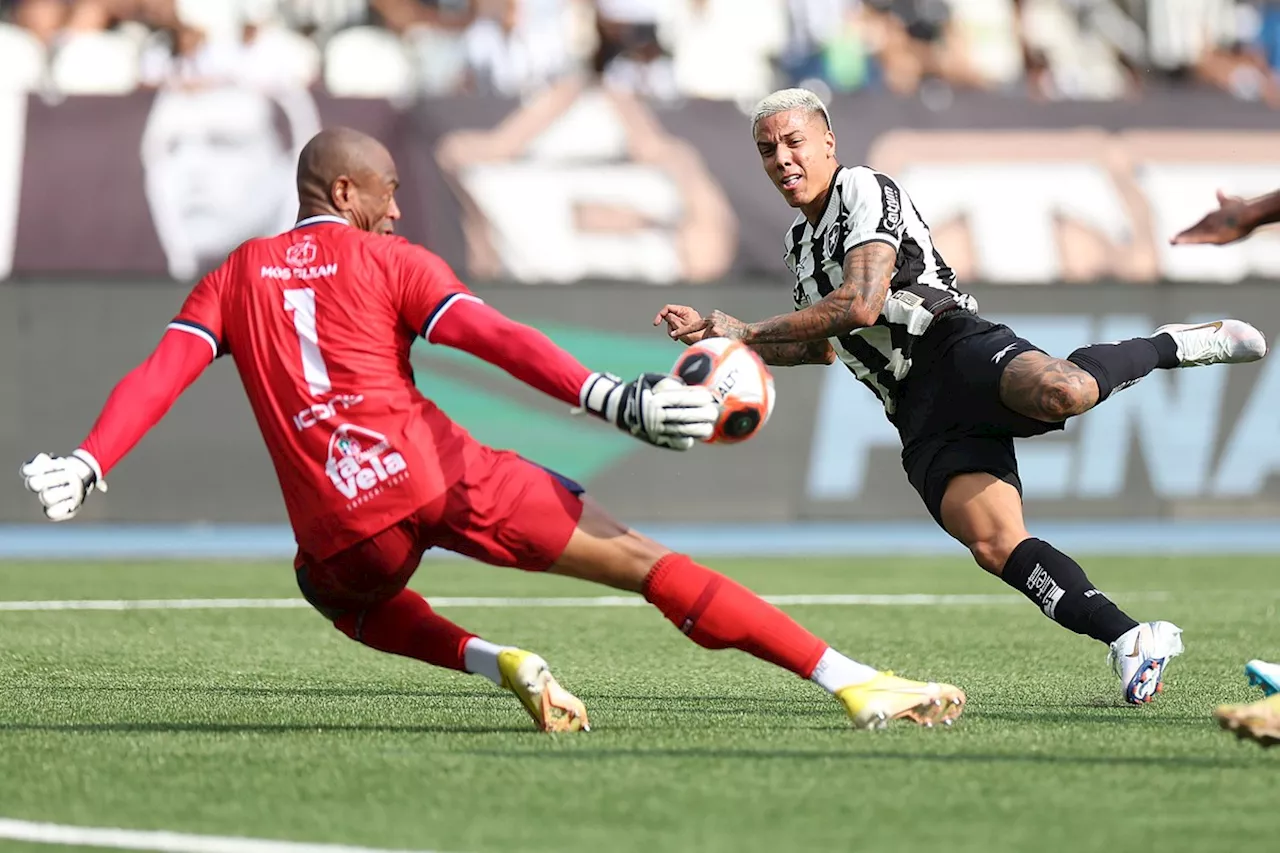 Botafogo sofre gol no início, não aproveita superioridade numérica e é derrotado na estreia do Carioca