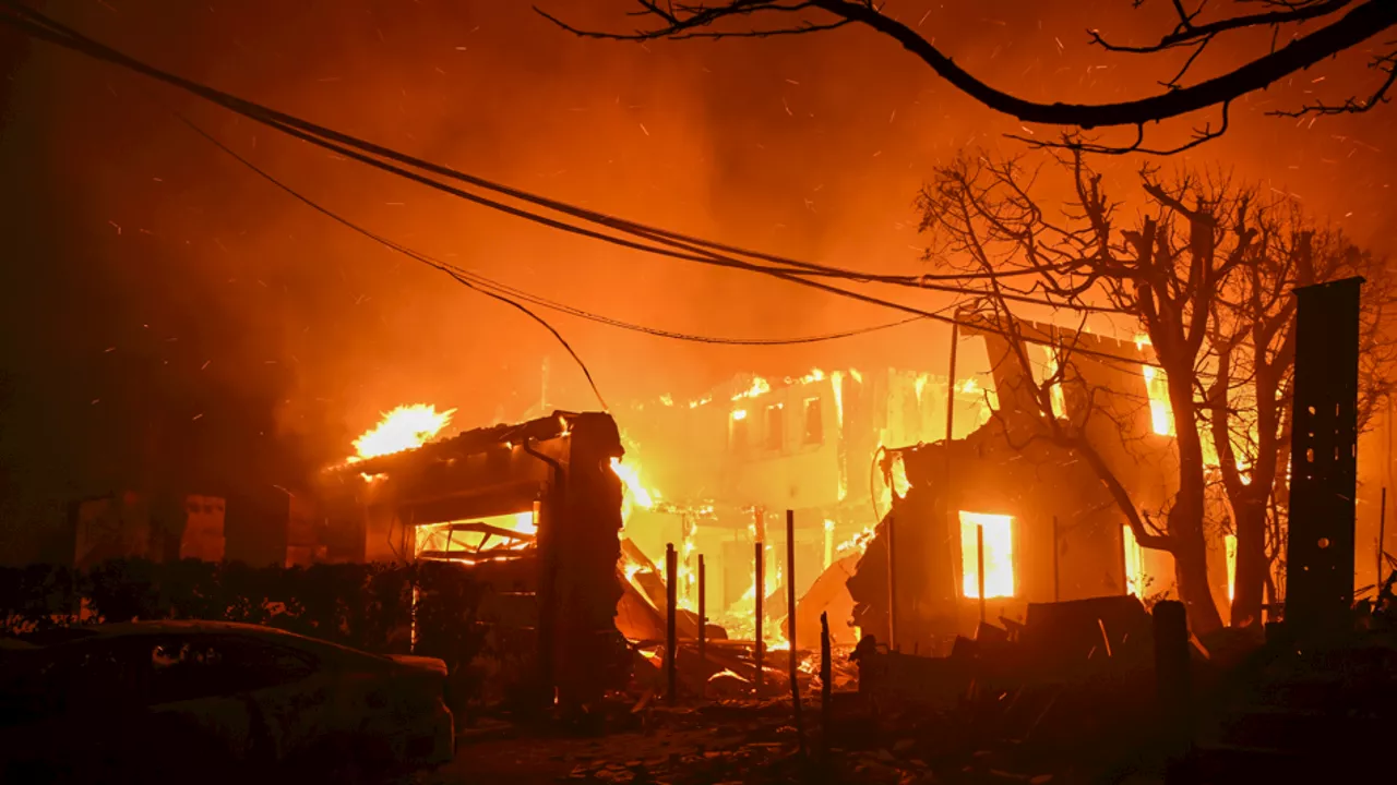 LA Firefighters Battle Blazes Amidst Santa Ana Winds