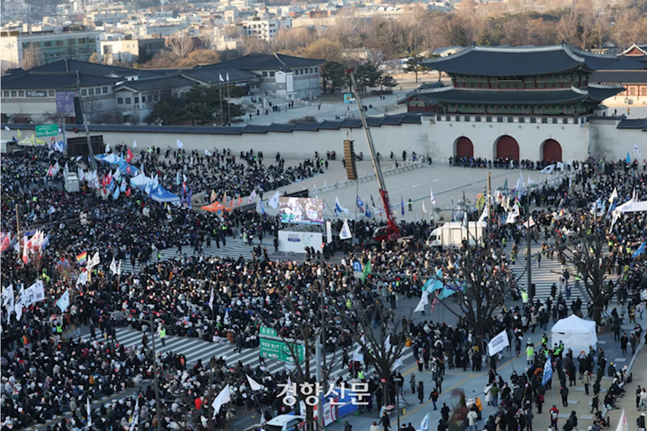 대통령 체포영장 집행 초읽기…광화문 가득 메운 “윤석열을 체포하라” 시민 목소리